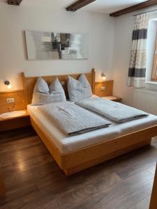 A bed or beds in a room at Appartement Höll