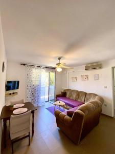 a living room with a couch and a table at Apartman Miljenko - Matovica in Kampor