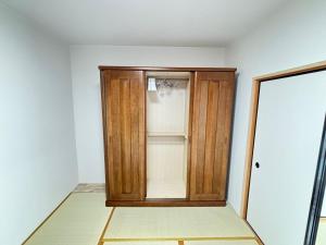 寝屋川市にある一棟貸しの宿 貸別荘 寝屋川ハウス NEYAGAWA HOUSE! for up to 10 people, 3 min walk from Keihan Kayashima Station, 京阪電車 萱島駅から徒歩3分, キーボックスの暗証番号はご予約後に宿からのメッセージ欄にてご確認下さい,のギャラリーの写真