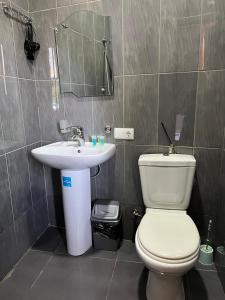 Ένα μπάνιο στο Hotel Eight
