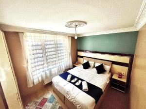 Postel nebo postele na pokoji v ubytování Taksim White Mansion Hotel