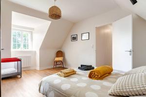 Postel nebo postele na pokoji v ubytování Gîte du Dolmen