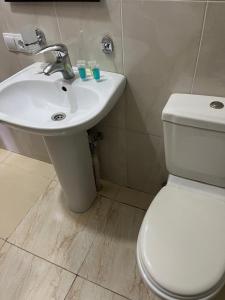 Ένα μπάνιο στο Hotel Eight
