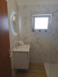 Koupelna v ubytování Apartmani Ljubica + 34 fotografií