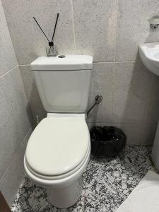 Ένα μπάνιο στο Hotel Eight