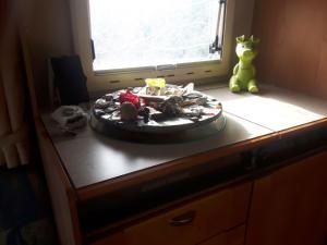 a cake sitting on top of a counter next to a window at Fairtopia - Kunst & Kulturheilstätte in Gräfenhainichen +17 photos