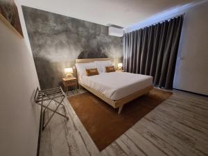 Ένα ή περισσότερα κρεβάτια σε δωμάτιο στο Central Lava 27 Apartment