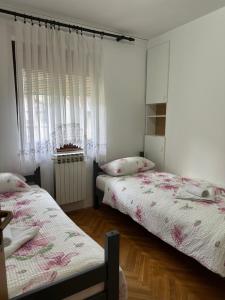 Postel nebo postele na pokoji v ubytování One Love 2
