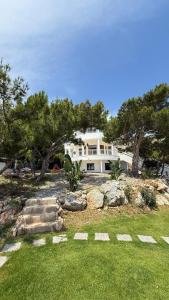 Сад в Kallithea Residence +37 фотографий