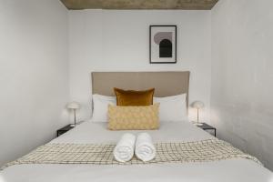 Katil atau katil-katil dalam bilik di Table Mountain Views & Rooftop Pool Retreat +16 gambar
