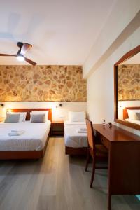 Postel nebo postele na pokoji v ubytování Hotel Kastri