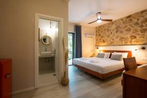 Postel nebo postele na pokoji v ubytování Hotel Kastri