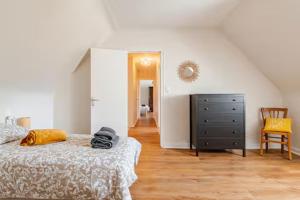 Postel nebo postele na pokoji v ubytování Gîte du Dolmen