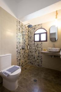 Koupelna v ubytování Hotel Kastri + 37 fotografií
