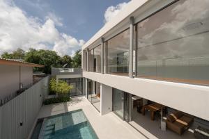 Bazén v ubytování Horizon J1 Villa l Private Pool 3BR Near Nimman nebo v jeho okolí