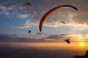 a group of people riding parachutes in the sky at Molina apartment 213 in Pugnano