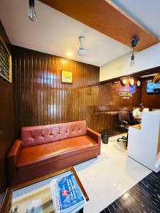 Posezení v ubytování Hotel Crystal Luxury Inn- Bandra