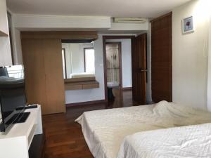 Ένα ή περισσότερα κρεβάτια σε δωμάτιο στο Large beachfront apartment in Cha-am +26 φωτογραφίες