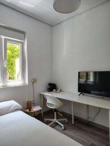TV a/nebo společenská místnost v ubytování Agui House