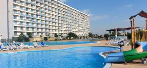 Bazén v ubytování Studio Deluxe at Blaxy RESORT Olimp nebo v jeho okolí