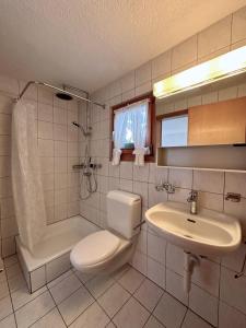 Ένα μπάνιο στο Chalet mit Traumblick & Sauna
