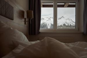 Nespecifikovaný výhled na hory nebo výhled na hory při pohledu z hotelu