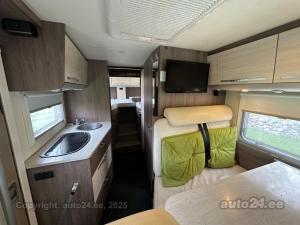 O bucătărie sau chicinetă la Camper