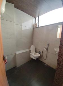 Koupelna v ubytování Shree 9NB Hotels, Pithampur