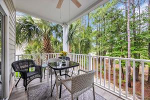 Balkón alebo terasa v ubytovaní Pet Friendly w Huge Resort Pool Near Beach