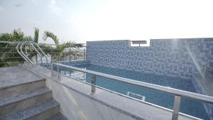 Bazén v ubytování Hotel Aana Inn Prime Swiming Pool nebo v jeho okolí