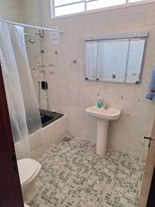 a bathroom with a sink and a shower and a toilet at Casa Assumpção, centro in Brotas +30 photos