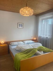 Postel nebo postele na pokoji v ubytování Haus Käfersberg