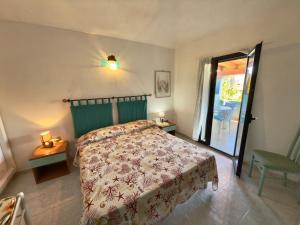 A bed or beds in a room at Appartamenti San Teodoro