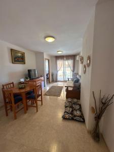 Μια τηλεόραση ή/και κέντρο ψυχαγωγίας στο Isla Park, Your Vacation Home!