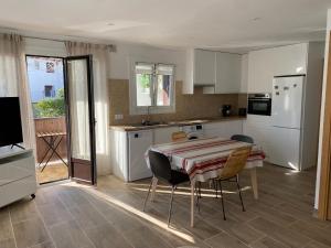 Dapur atau dapur kecil di Cosy et proche de tout