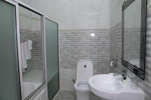 Cloud9 Hotels and Resorts的一间浴室