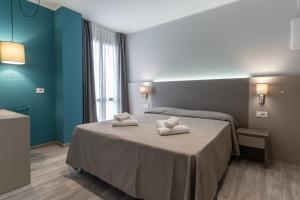 Postel nebo postele na pokoji v ubytování Hotel Cristina + 37 fotografií