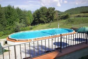 Bazén v ubytování Agriturismo Fattoria Loppiano 4-0 nebo v jeho okolí