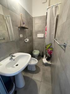 Ένα μπάνιο στο Piccolo Hotel di Lavagna
