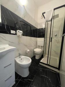 Ένα μπάνιο στο Piccolo Hotel di Lavagna