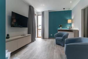 A television and/or entertainment centre at Hotel Cristina