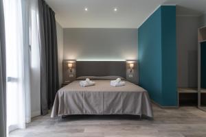 A bed or beds in a room at Hotel Cristina