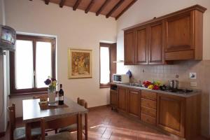 Kuchyň nebo kuchyňský kout v ubytování Agriturismo Fattoria Loppiano 4-0