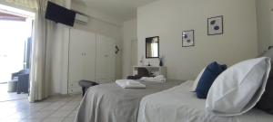 A bed or beds in a room at CAPERCIA home