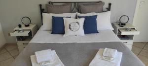 A bed or beds in a room at CAPERCIA home