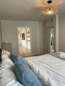 Postel nebo postele na pokoji v ubytování Raunex Apartment