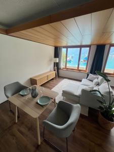 a living room with a couch and a table at Apartment 18 am Brienzersee in Brienz