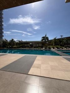 an empty swimming pool in a building with a sky at Stylish Urban in Central Location with 500Mbps WiFi and Private Parking in Bacolod