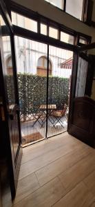 an open door with a view of a patio at La casa del Maestro - Gallipoli - centro storico in Gallipoli