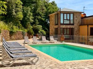 Bazén v ubytování Residence Montefiore nebo v jeho okolí